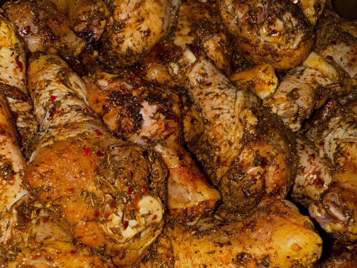 Seasoned smoked chicken pieces